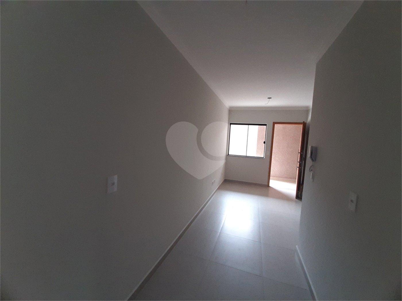 Apartamento com 37m2, 2 quartos, banheiro, sala, cozinha, quintal e SEM vaga de garagem
