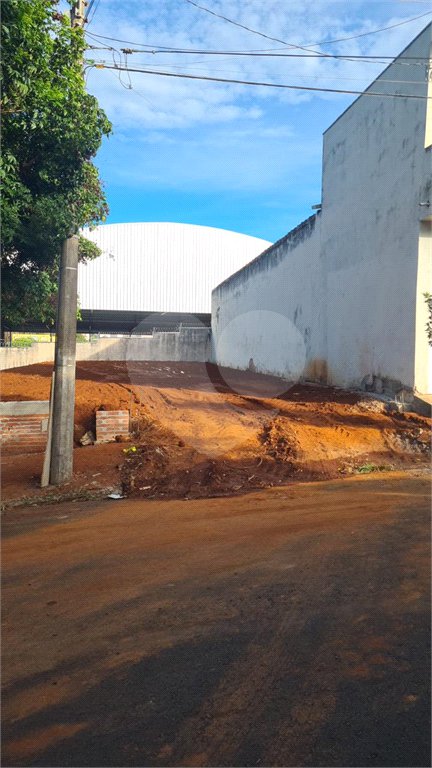 Terreno para venda na Vila Carmem.