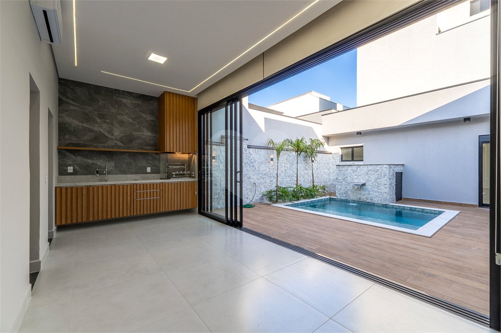 Indaiatuba - SP - Condominio Dona Lucilla - Valor R$2.295.000,00 - 3 suítes + escritório + lavabo - Terreno: 300m2 - Construção: 188m2 - Diferenciais - Móveis planejados no escritório, sala de TV, lavabo, cozinha, área gourmet, lavanderia, banheiros e closet - Ar condicionado em todos os ambie