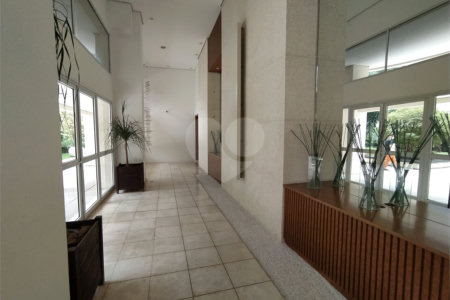 Apartamento de 145m2 com varanda gourmet 3 dormitórios e 2 vagas à venda na Chácara Klabin
