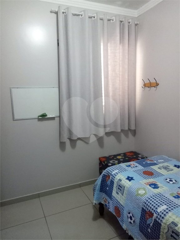 Sobrado com 2 dormitórios.