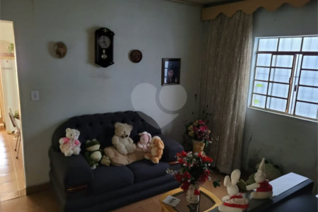 Casa na região do alto da Mooca com 242m² de área total.