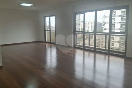 Apartamento para alugar com 4 quartos, sendo 3 suítes,  em Brooklin, São Paulo, SP
