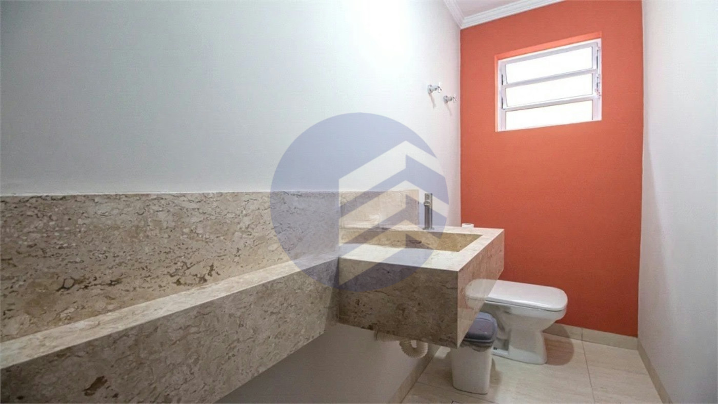 Sobrado à venda 240m² com 4 quartos, sendo 1 suíte, em Jardim Peri Peri a 650 metros do Metrô Vila Sônia