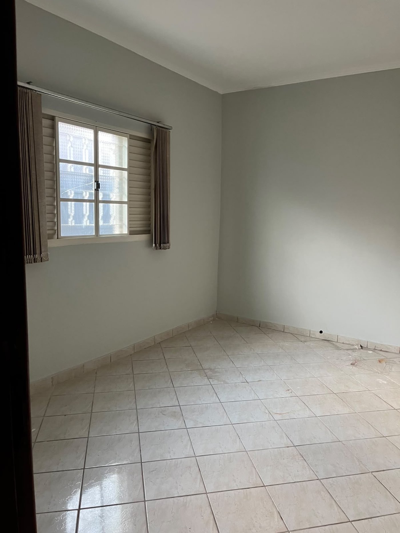 Casa para alugar com 4 quartos, sendo 2 suítes, no Centro, Três Lagoas, MS