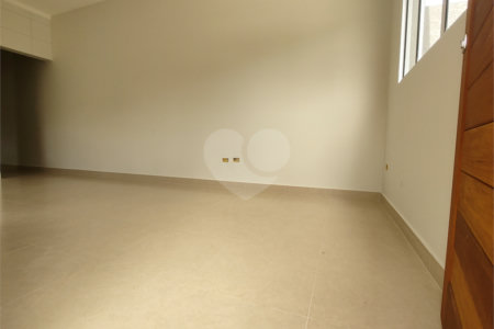 Casa térrea em Atibaia com 3 suítes, sala 2 ambientes, 2 vagas garagem, excelente localização, pronta para morar