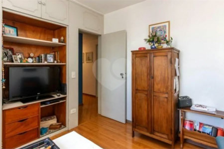 Apartamento à venda com 3 quartos, sendo 1 suíte, em Campo Belo, São Paulo, SP