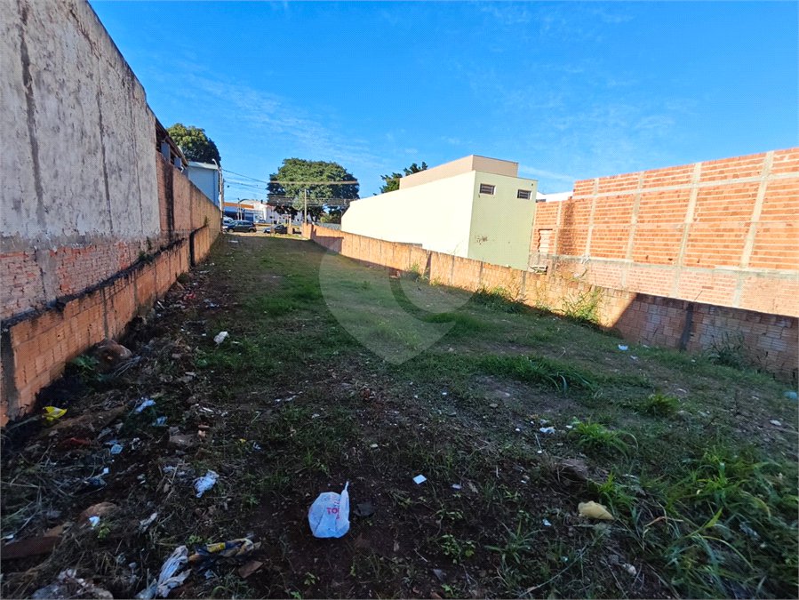 Oportunidade Comercial: Terreno de 525m² em Localização Estratégica no Parque Sissi!