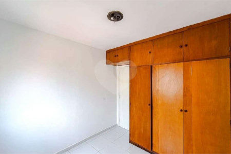 Apartamento à Venda na Aclimação 80m² 2 Dormitórios 1 vaga Sacada Andar Alto Estuda permuta.