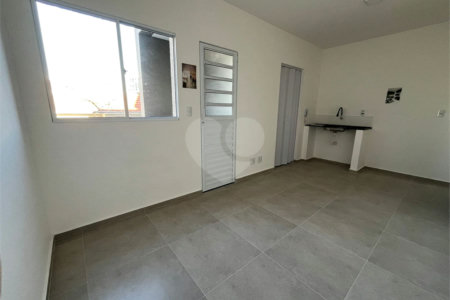 Sobre kitnet com 20 m² para alugar na Mooca