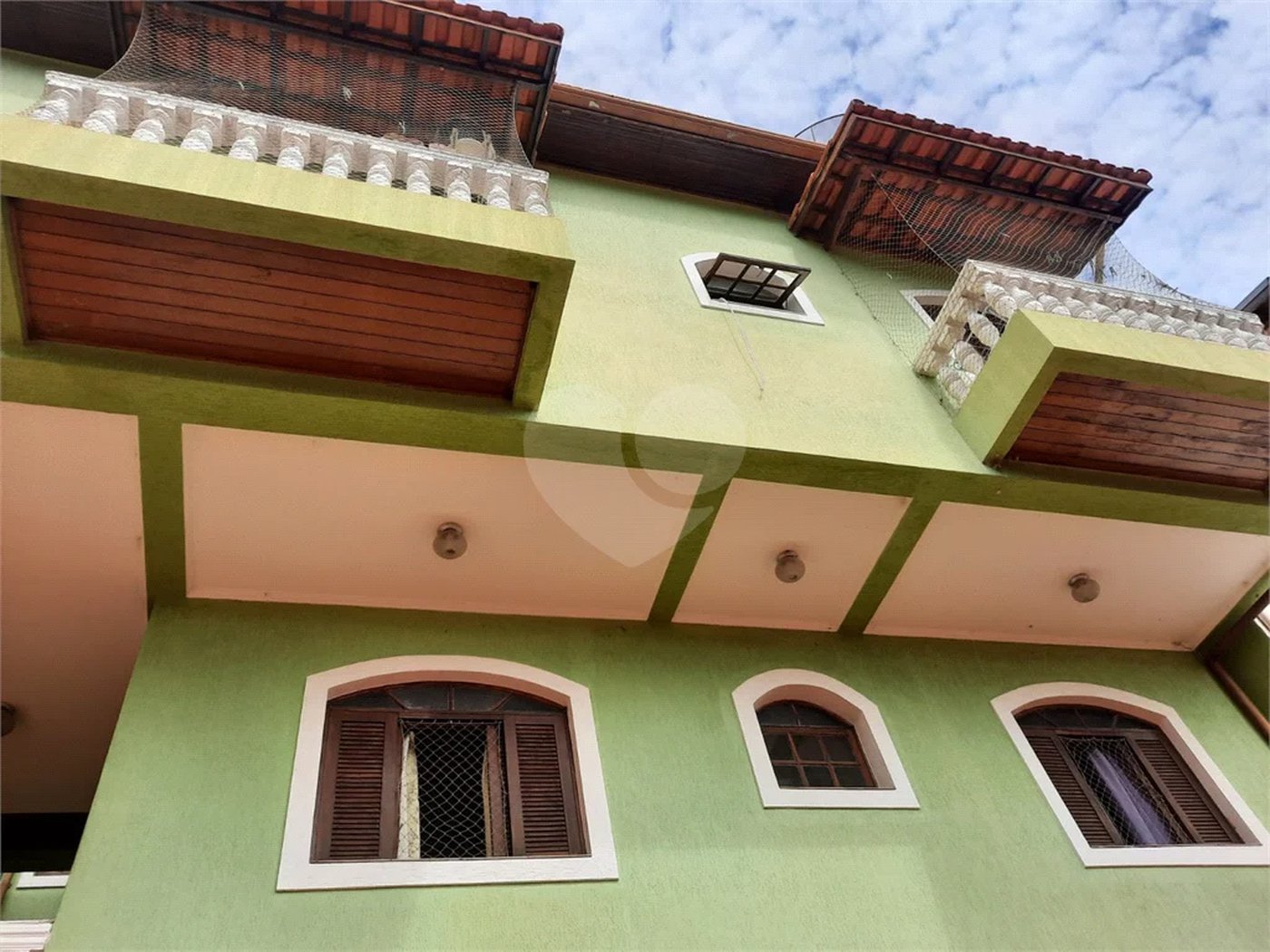 Sobrado à venda com 4 quartos, sendo 3 suítes,  em Região Central, Caieiras, SP