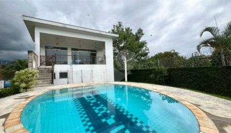 Casa à venda com 4 quartos, sendo 1 suíte,  em Maitinga, Bertioga, SP