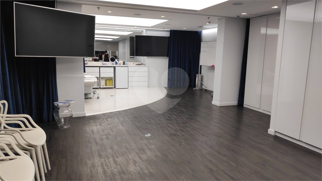 Sala comercial para locação em Moema