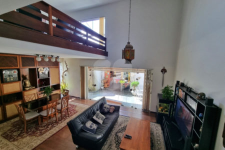 Sobrado com 300m² , 3 dormitórios , sendo 2 suítes , 4 vagas , à venda no Jabaquara.
