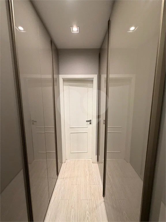 Casa de alto padrão em condomínio exclusivo com 4 suítes