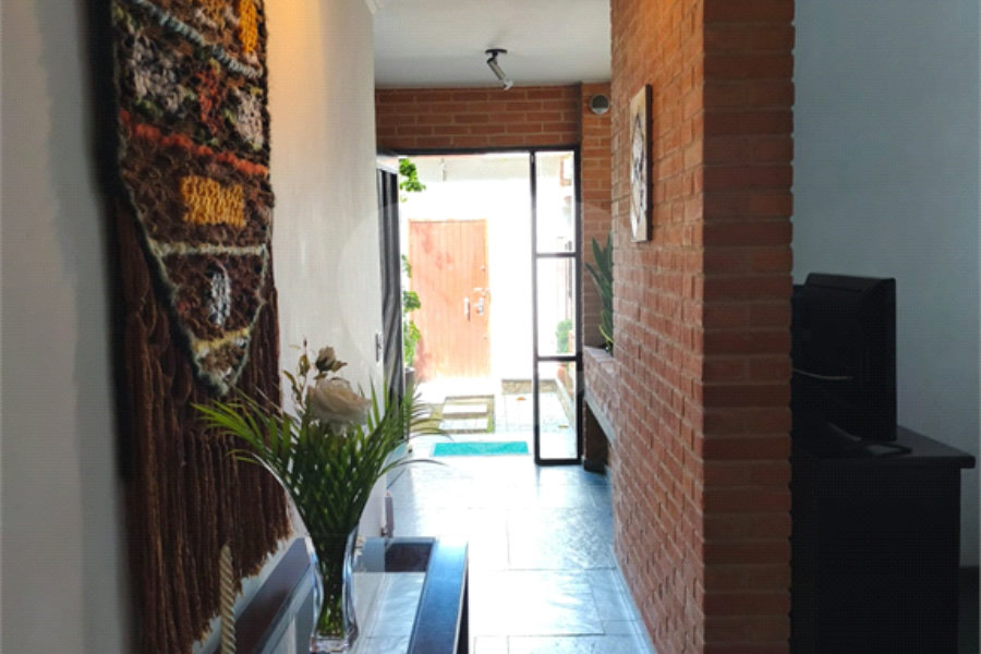 Sobrado amplo no Jardim Leonor de Barros – Excelente potencial!