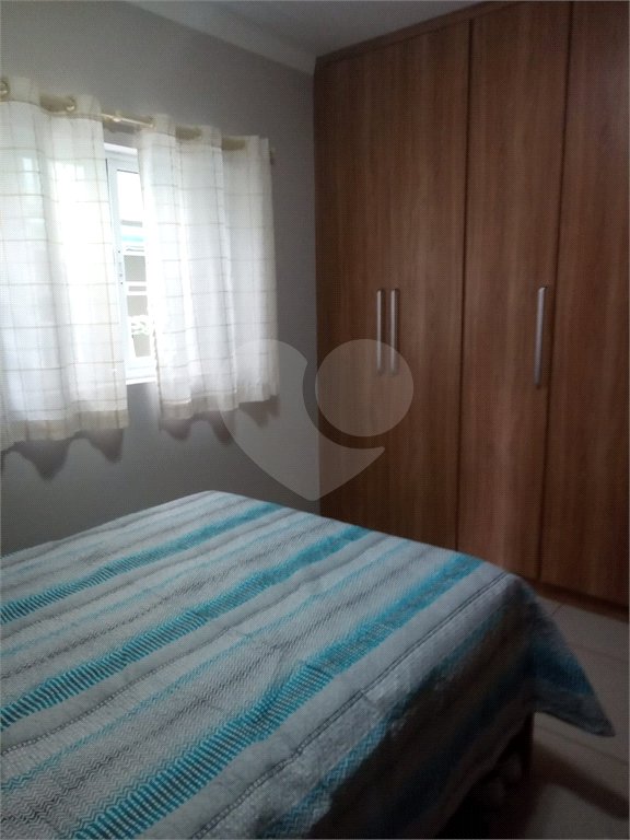 Sobrado com 2 dormitórios.