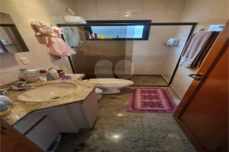 Sobrado à Venda na Aclimação - 150 m² - 2 Salas, 3 Dorms, 2 Vagas.