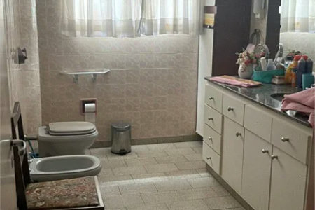 Procurando tranquilidade sem abrir mão da praticidade? Esta casa na Rua Diogo Ortiz oferece o equilíbrio perfeito.