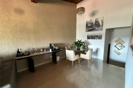 Casa à venda com 3 quartos, sendo 1 suíte, no condomínio Residencial Jardim das Flores 1510, Cotia - SP