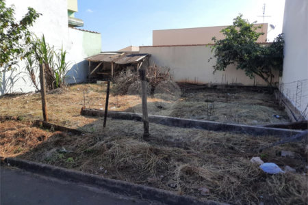 Terreno com 125 m² .