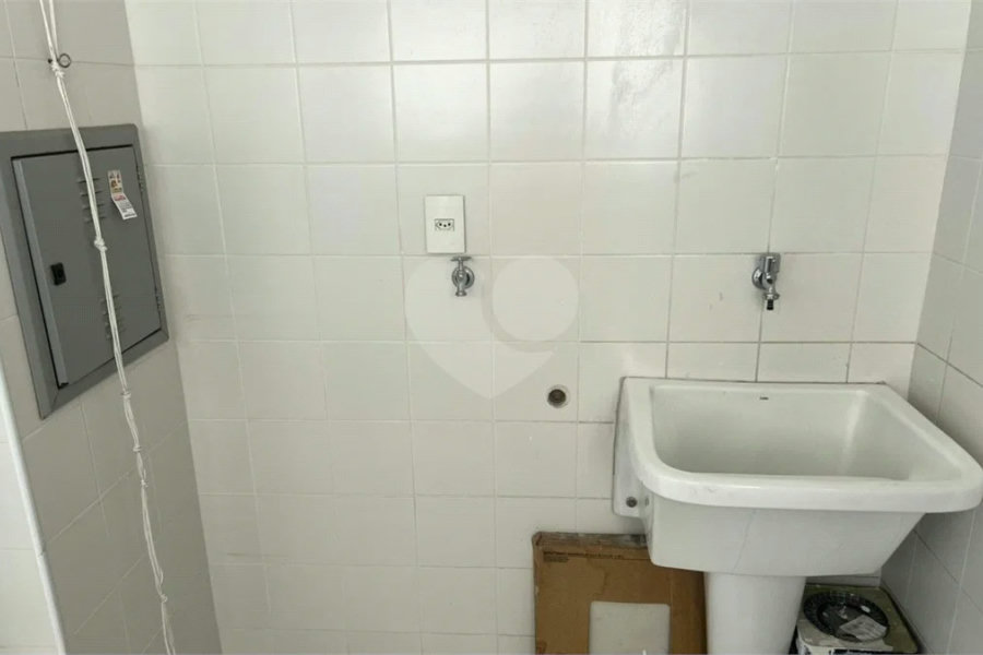 Excelente apartamento de 3 dormitórios, sendo uma Suíte e 2 vagas de garagem.
