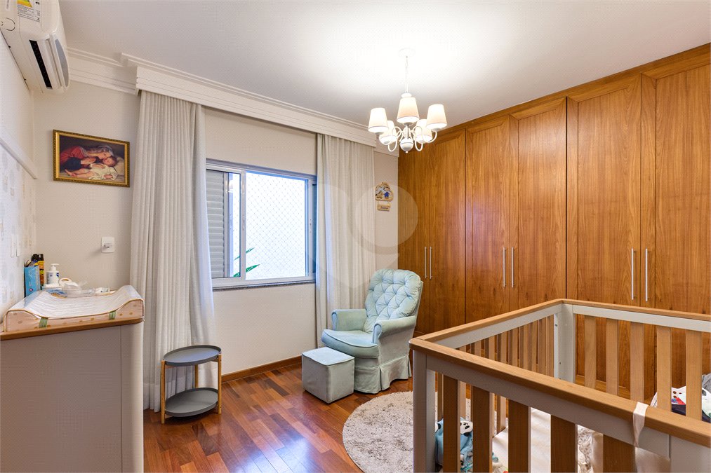 Casa à venda com 4 quartos, sendo 2 suítes,  em Alto da Boa Vista, São Paulo, SP