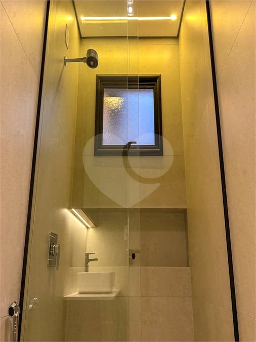 Indaiatuba - Condominio Sapezal - R$ 2.400.000,00 - Área Total 360,00 m² - Área Construída 213,32 m² - TÉRREA - 03 suítes sendo a master com closet; - Escritório; Lavabo; Cozinha com cooktop e planejados; Gourmet com churrasqueira; Ambientes preparados para ar condicionado; Piscina com cascata,