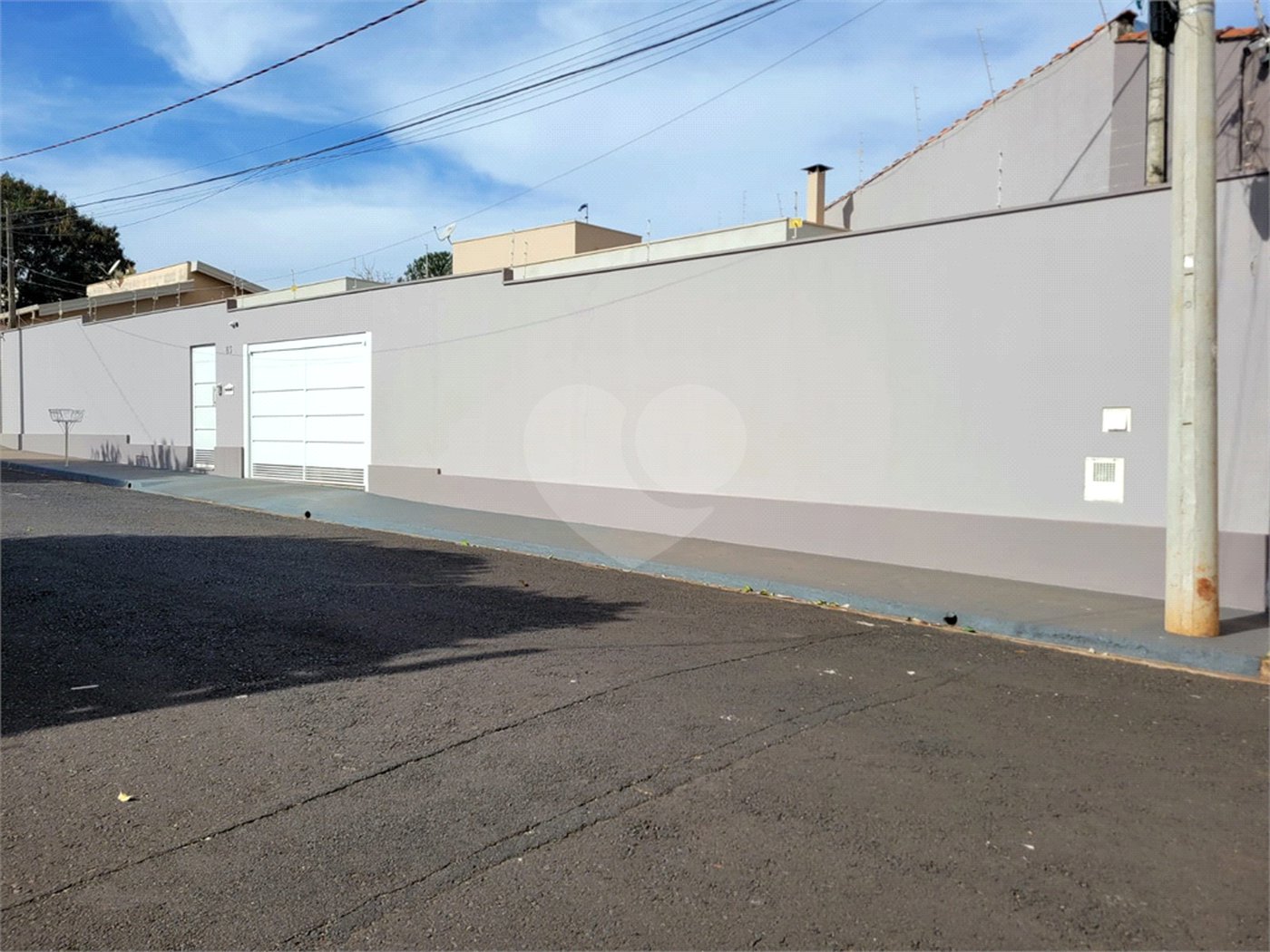 Casa térrea para venda em Araraquara/SP.