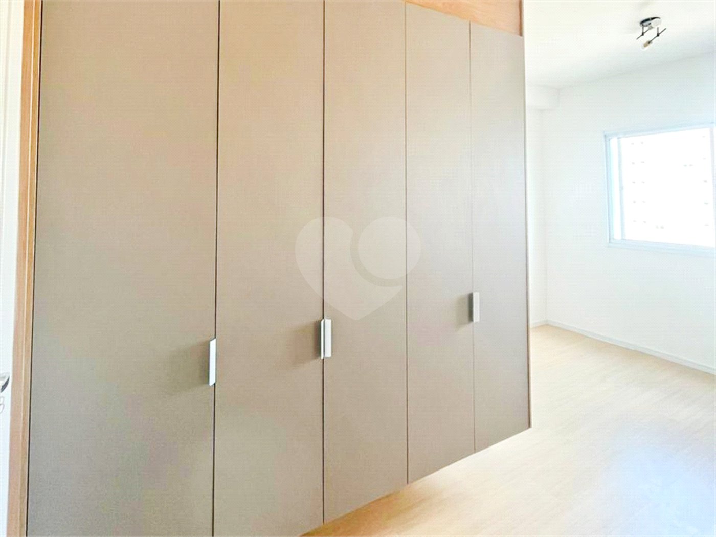 Studio mobiliado a venda no Ipiranda com 1 dormitorio e lazer.