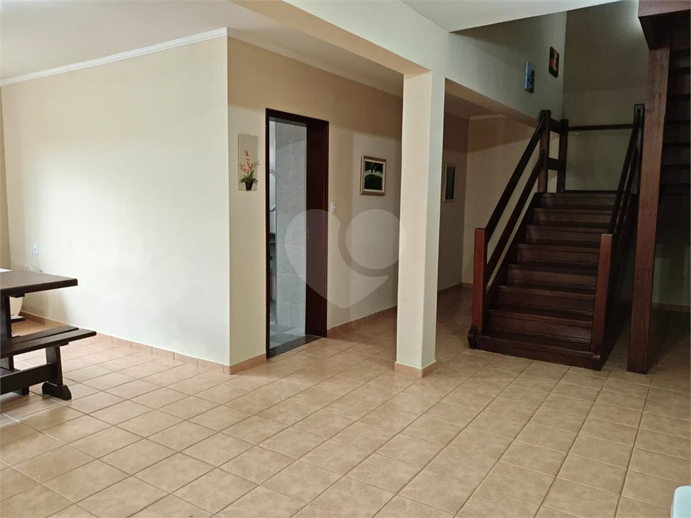 Casa à venda com 4 quartos, sendo 2 suítes,  em Country Residencial Felix, Bom Jesus dos Perdões, SP