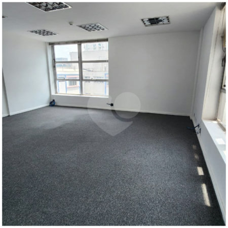 Sala comercial com 43 m² de área útil para locação no Paraíso