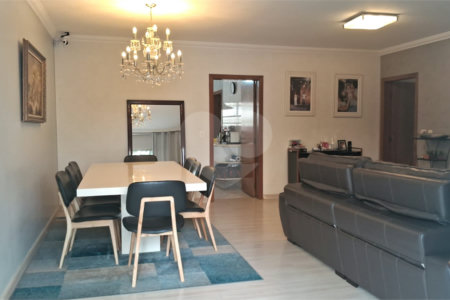 Apartamento a venda na Aclimação com 4 dormitórios e 2 vagas.
