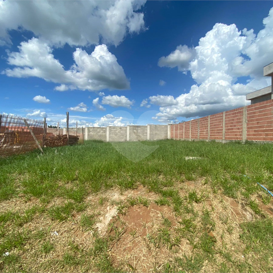Terreno no Residencial Villeneuve