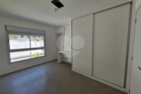 Casa à venda ou para alugar com 3 suítes no condomínio Jardim Flora, São Paulo - SP