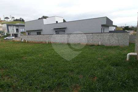 Terreno no Condomínio Santa Isabel II em Louveira