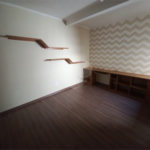 Casa térrea com 3 dormitórios, sendo 1 suíte.