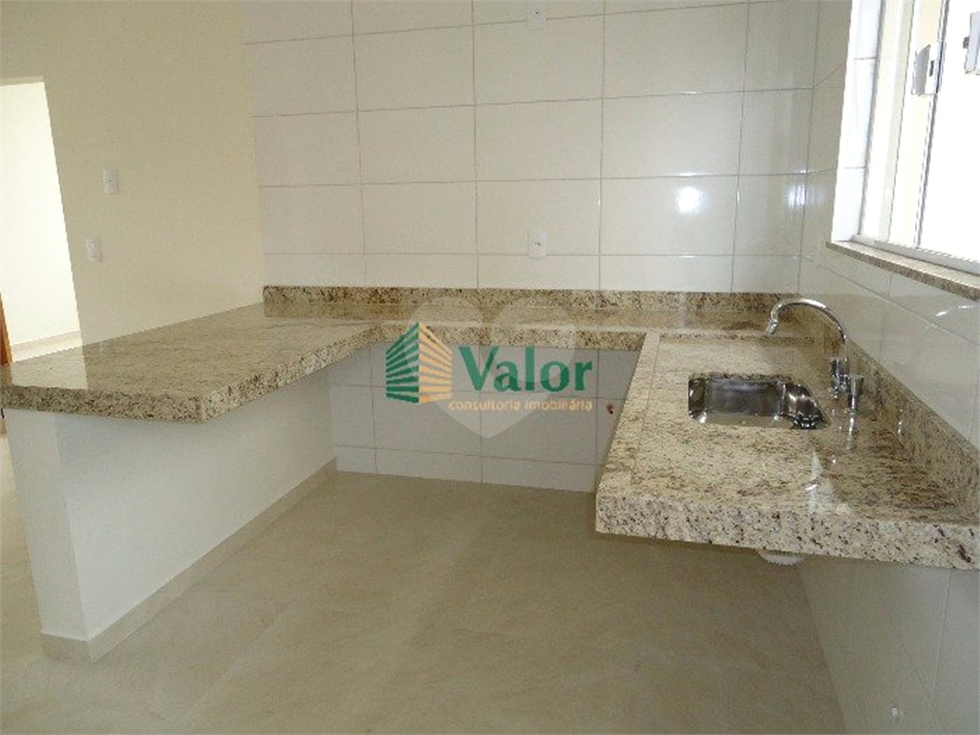 Casa no Condomínio Quebec, com 4 dormitórios, sendo 1 suíte.