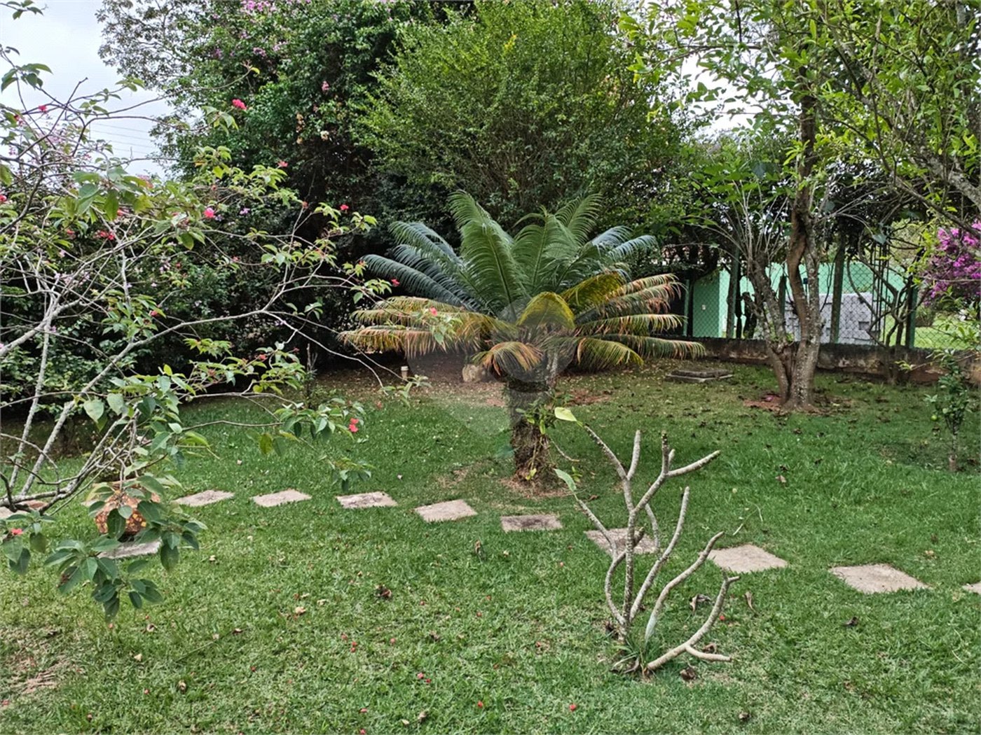 Casa à venda com 4 quartos, sendo 2 suítes,  em Country Residencial Felix, Bom Jesus dos Perdões, SP