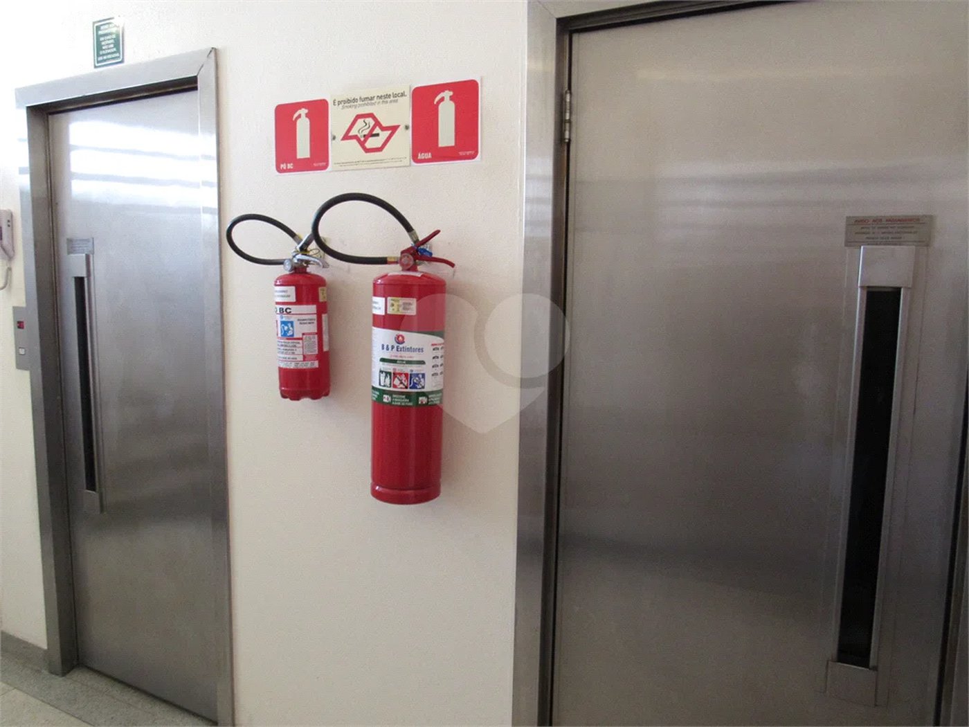Linda Cobertura na Região de Campos Elíseos - 4 dormitórios (3 suítes). 5 Banheiros