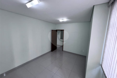 Prédio Comercial de Alto Padrão - 253m², 5 Salas, 5 banheiros , 3 Vagas , à venda na Moóca