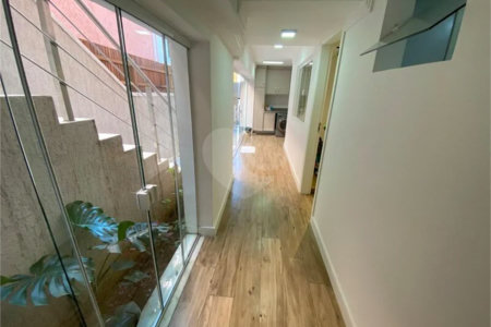 Sobrado à venda com 5 quartos, sendo 4 suítes, em Jardim Prudência, São Paulo, SP