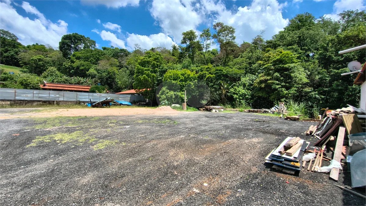 Locação de barracões para Armazenamento" área total de 6000mts - Bairro Abadia - Louveira SP