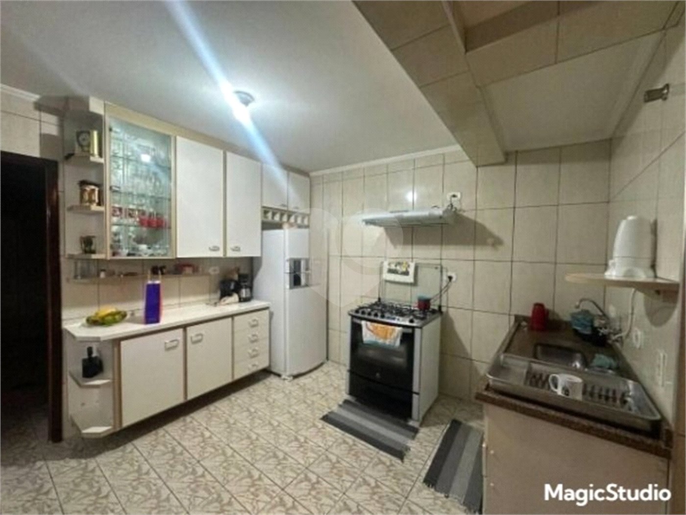 Casa com 200m² , 5 dormitórios , sendo 1 suíte , 3 vagas de garagem , à venda em Guarulhos.