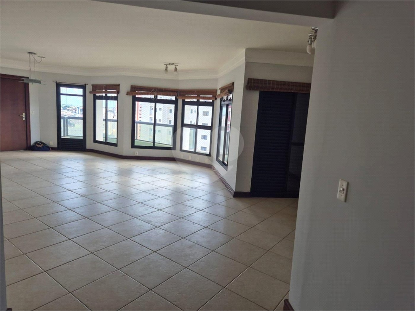 Apartamento de Alto Padrão no Edifício Taiamã – Centro da Cidade