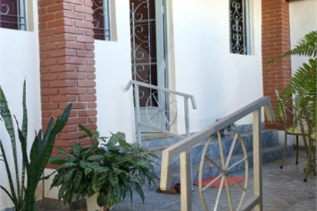 Casa com 2 dorms, Dona Edith Campos Fávero em Paulinia-SP.