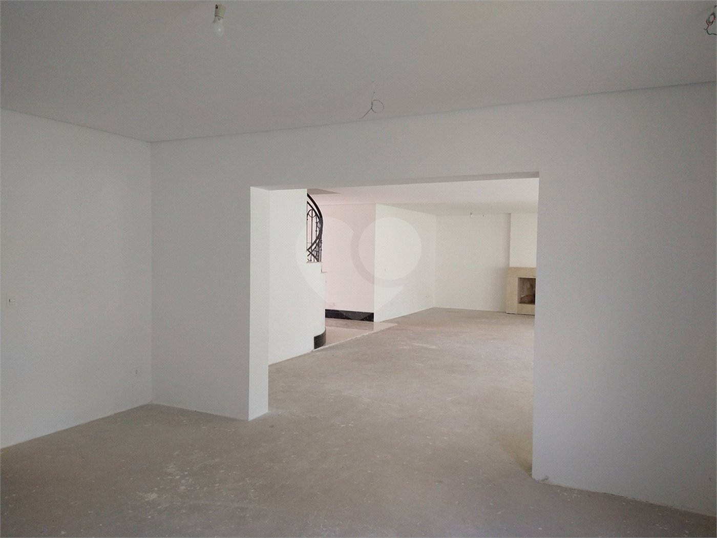 Condomínio de casas de alto padrão em estilo Neoclássico Francês