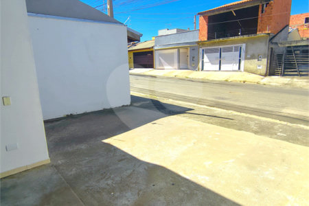Imóvel disponível para venda com excelente localização e grande potencia, tambèm gerando uma renda passiva todos meses com contrato de aluguel ativo. Salão Comercial Perfeito para quem busca conforto, praticidade e um ótimo investimento