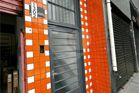Galpão com 250m² , 4 vagas , para locação em Itaquera.