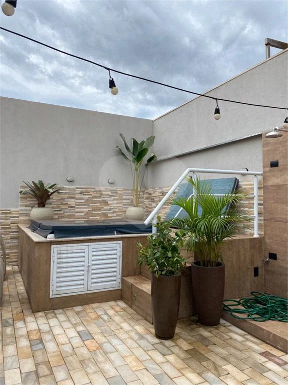Casa à venda e locação no Condomínio Monte Alegre com 04 suítes.